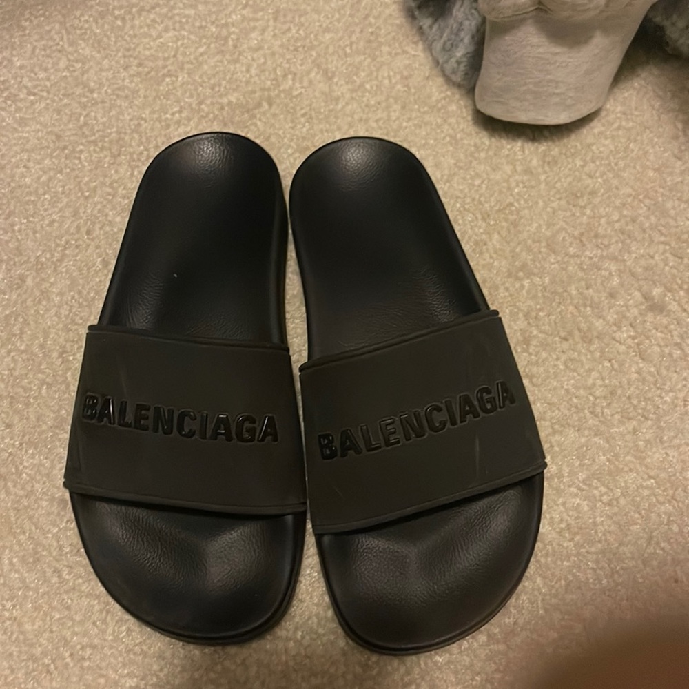 Balenciaga pool slides